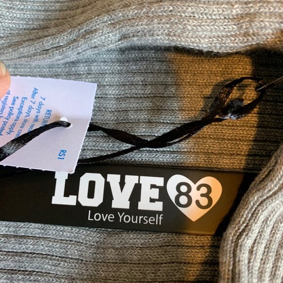 ๐ฑ 5 FOR $10. LOVE 83 GRAY TURTLENECK FITTED SWEATER NWT - Picture 10 of 10